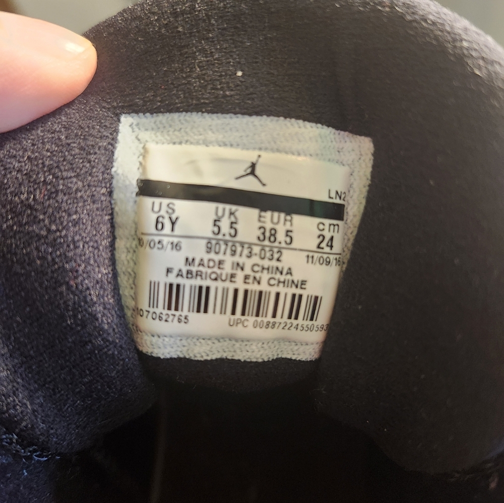 ๐๐๐Jordan Black and White High-Top Basketball Shoes๐๐๐ - Picture 4 of 4